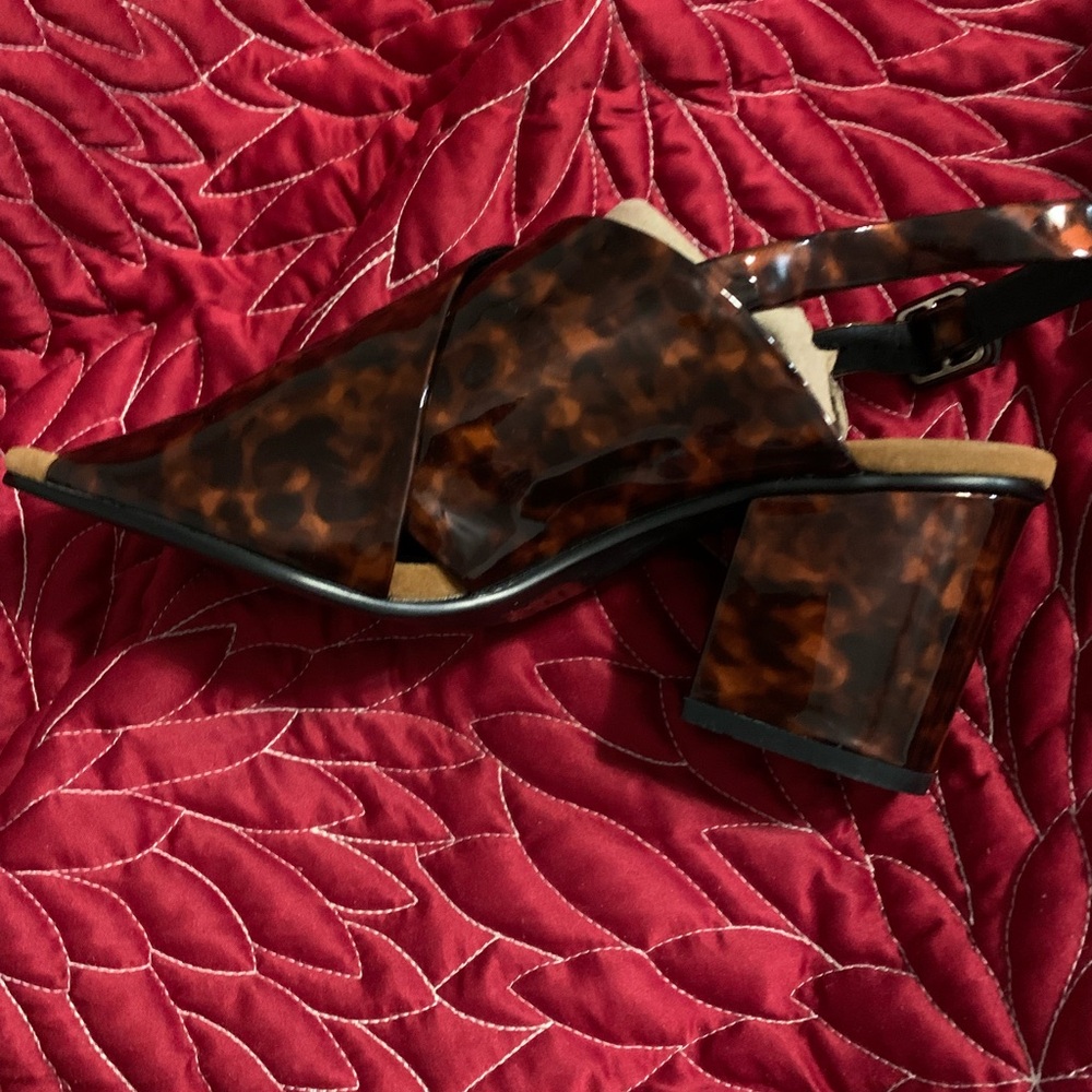 NWT Anthropology chunky block heel tortoise shell designed with patent leather